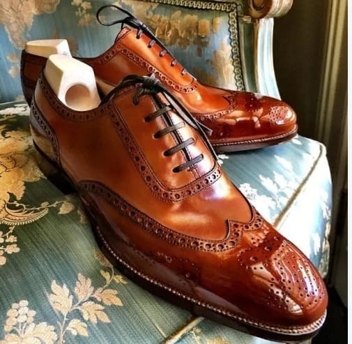 Zapatos de vestir Oxford con punta de ala pátina de coñac hechos a medida: zapatos de vestir de cuero de alto brillo-