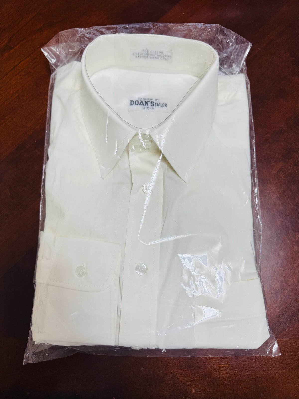 Camisa de vestir crema hecha a medida (ajuste regular, puño regular)-