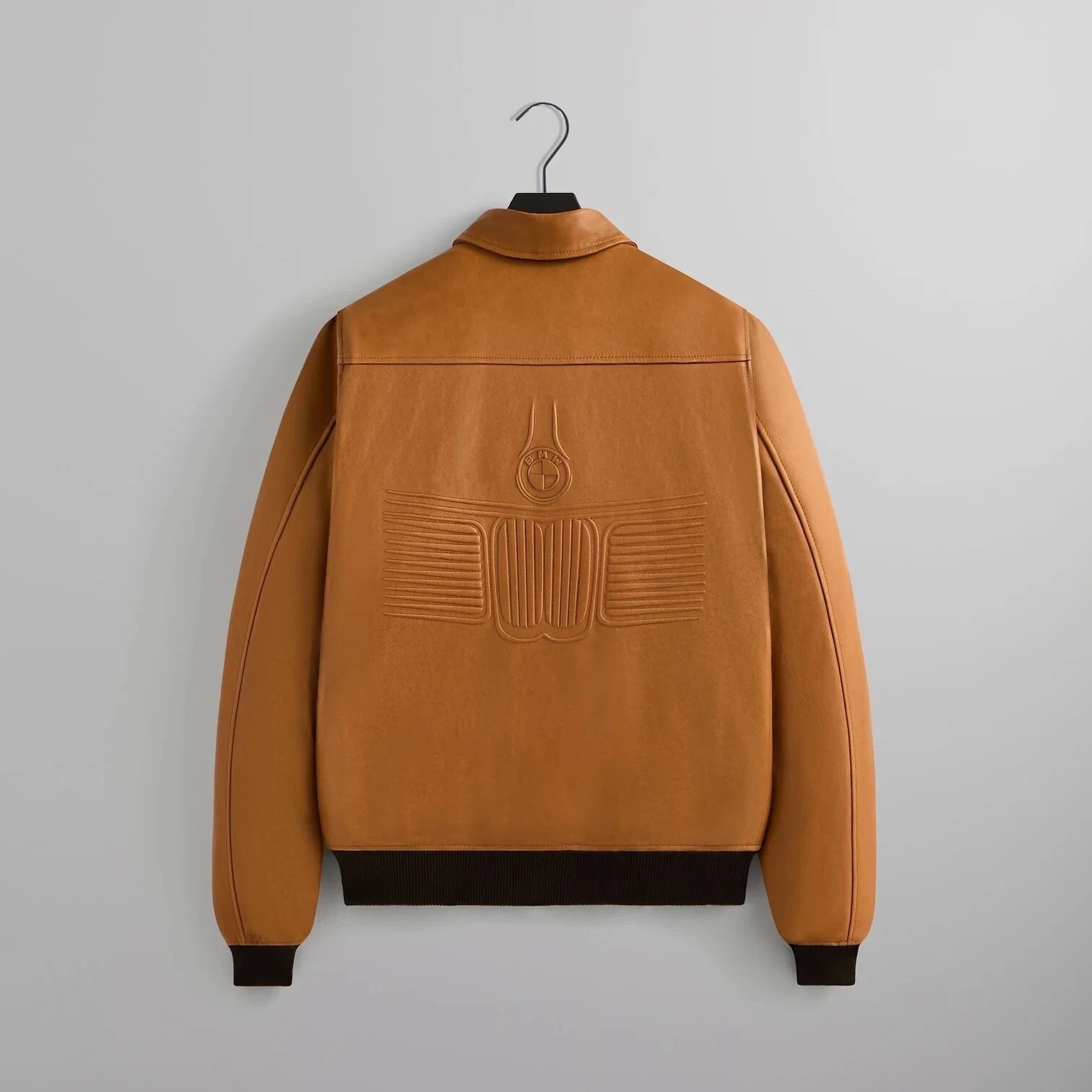 Chaqueta Hawthorne de cuero Kith para BMW | Chaqueta de cuero BMW marrón tostado bombardero |- - Image 2