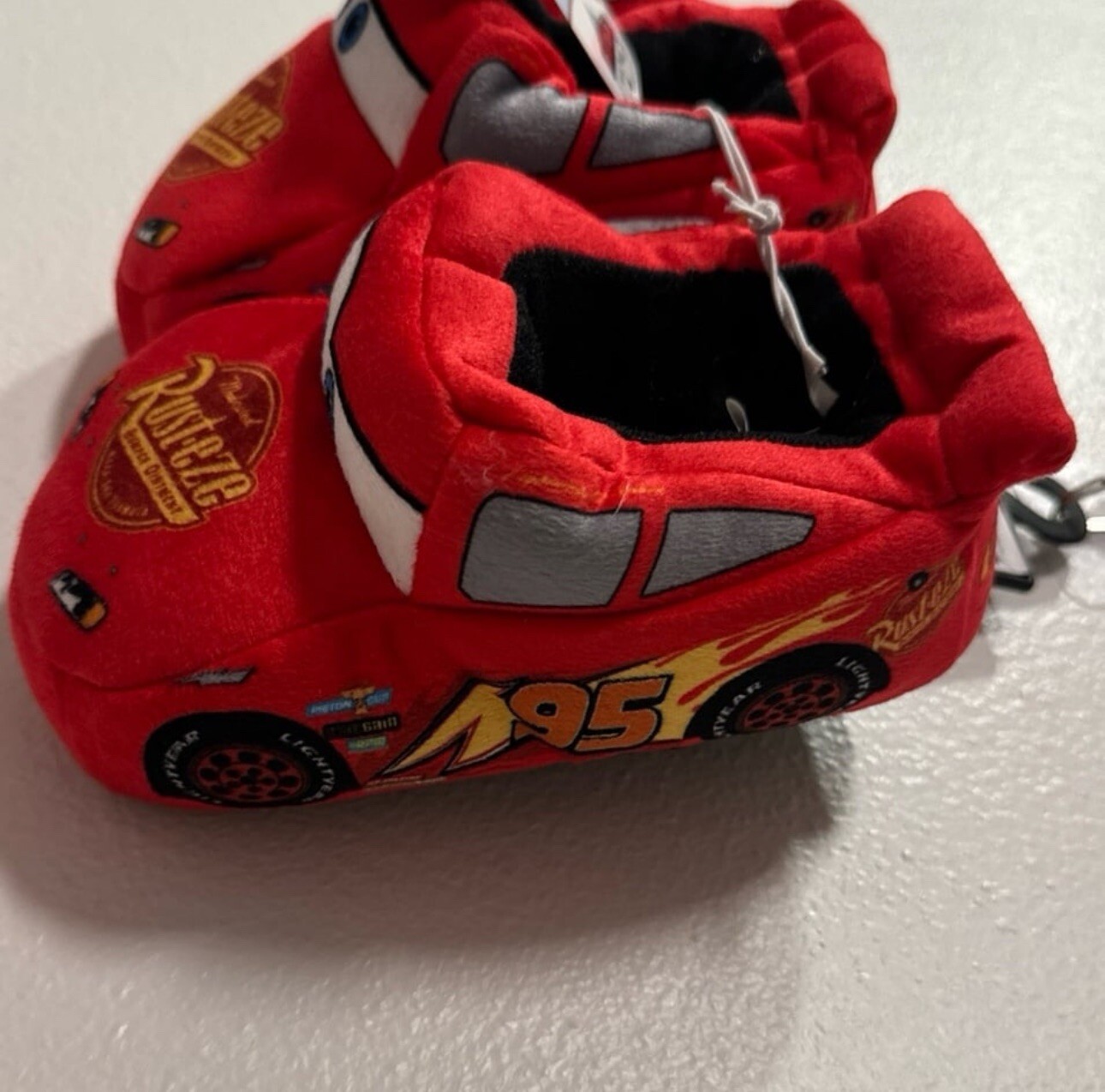 Disney Pixar Cars Niños Rayo McQueen Peluche Casa Zapatos Sin Cordones talla 7/8- - Image 2