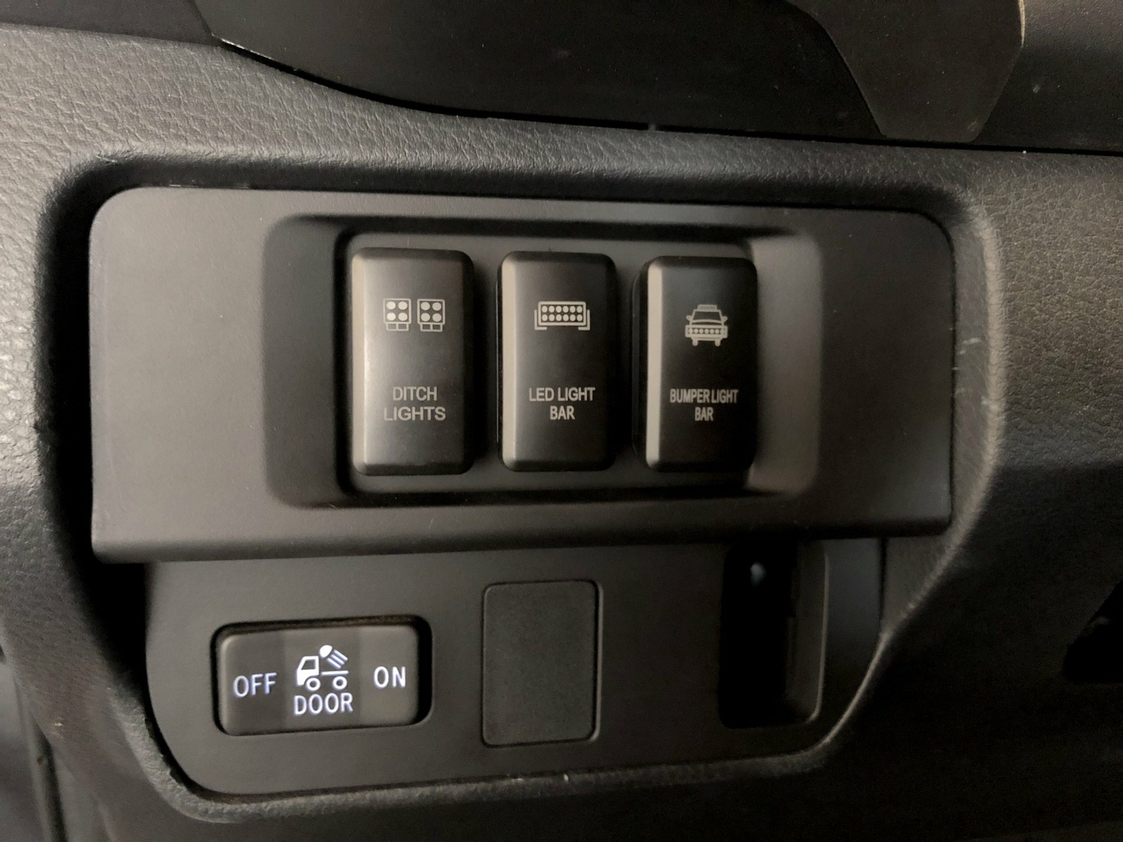 FLOOD LIGHTS - Green Backlit Tall Push In Switch 1.54"x 0.83" (Fit: Toyota) - Image 4