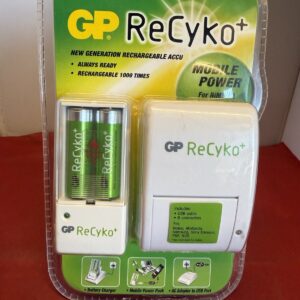 Cargador de alimentación portátil de baterías GP (con baterías ReCyko precargadas) GP350B-