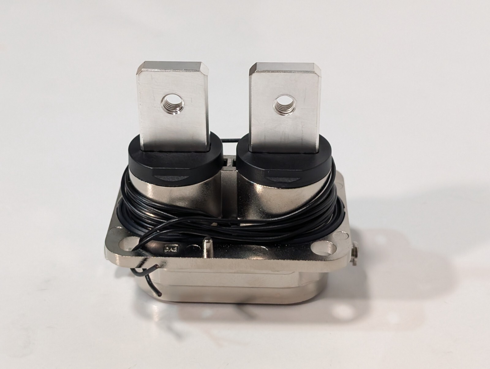 Enchufe conector cargador Amphenol Automotive HVMC2P12MV406 para EV y pila de combustible- - Image 2
