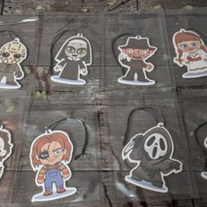 ¡Haunt Your Ride con iconos de terror ambientadores de coche!-
