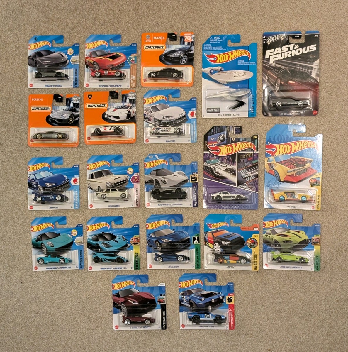 Lote a granel de 20 autos Hot Wheels y Matchbox - Ferrari Subaru Nissan Porsche Lambo-