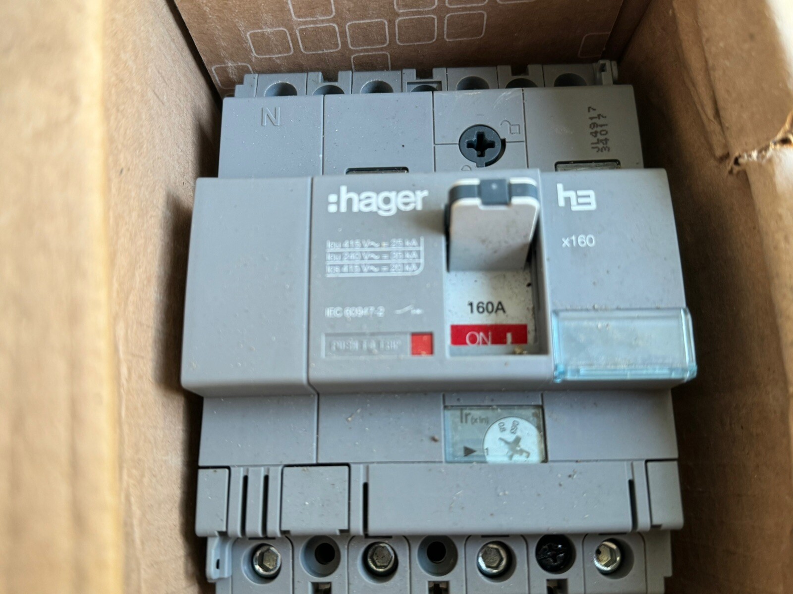 Disyuntor de alimentación 160A 4P 25kA x160 HHA161H/T2UK- - Image 3